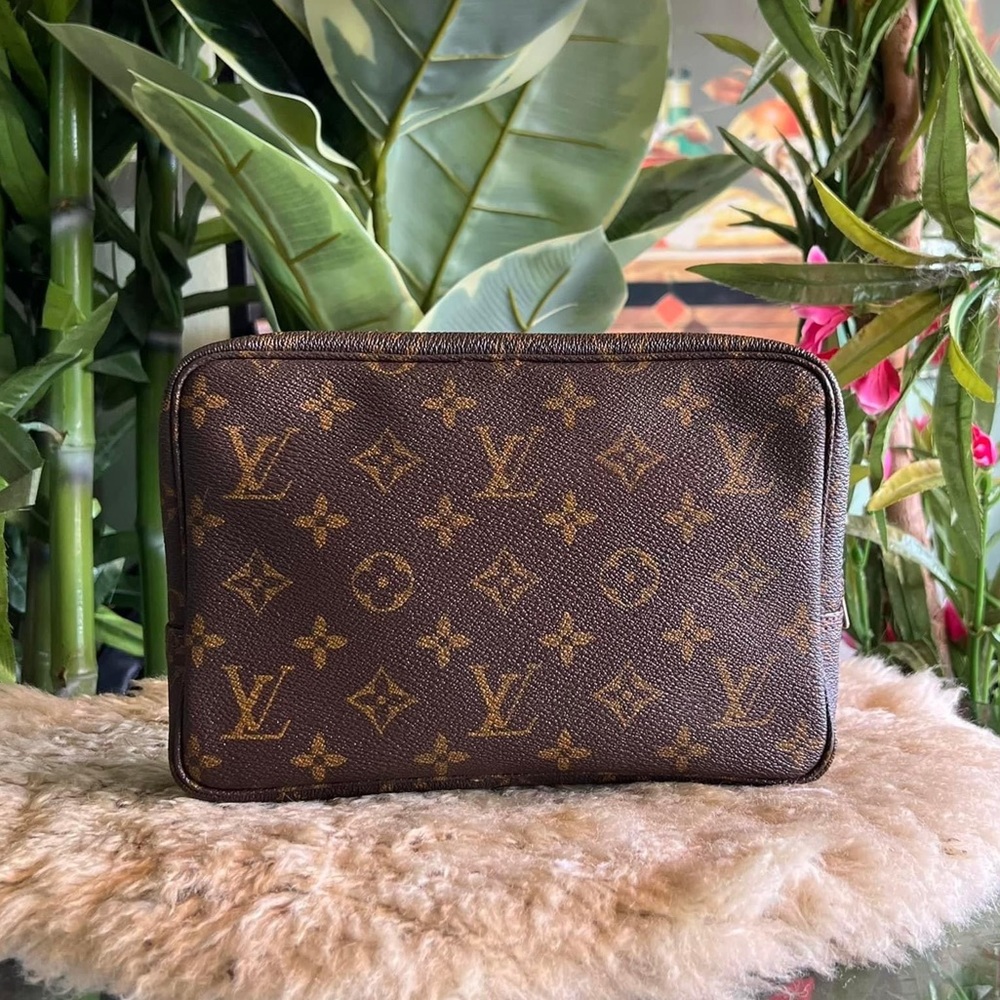 ❌SOLD❌Authentic Louis Vuitton Monogram Truth Towaretto MM cosmetic Makeup Bag 🎉